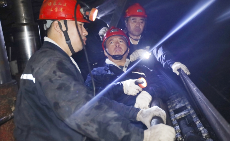 压紧压实安全管理责任 从严从细抓好现场管控