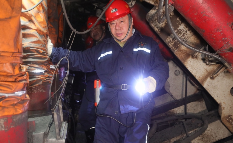 张秉德在富力矿调研检查时强调 超前开展灾害防治工...