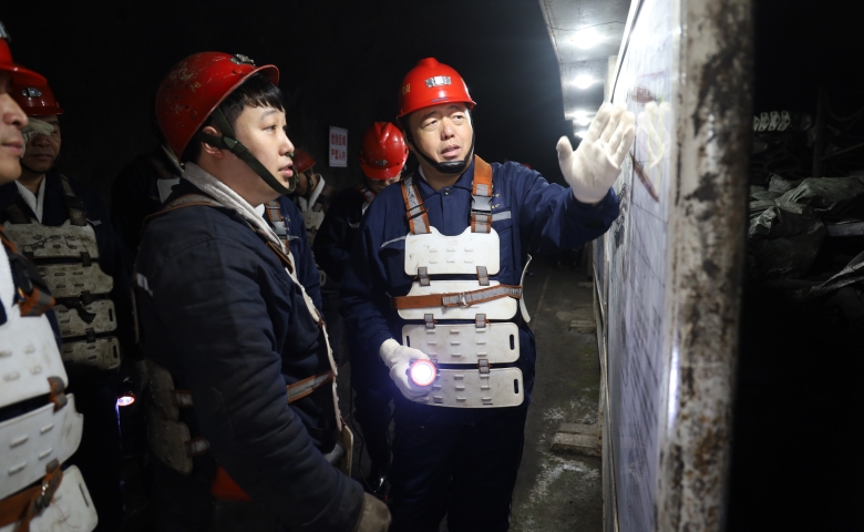 韩福生在峻德矿调研检查时强调 超前规划生产接续 保...