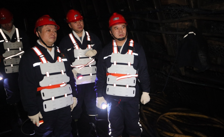 张忠波在峻德矿调研检查时强调 持续巩固安全稳定基...