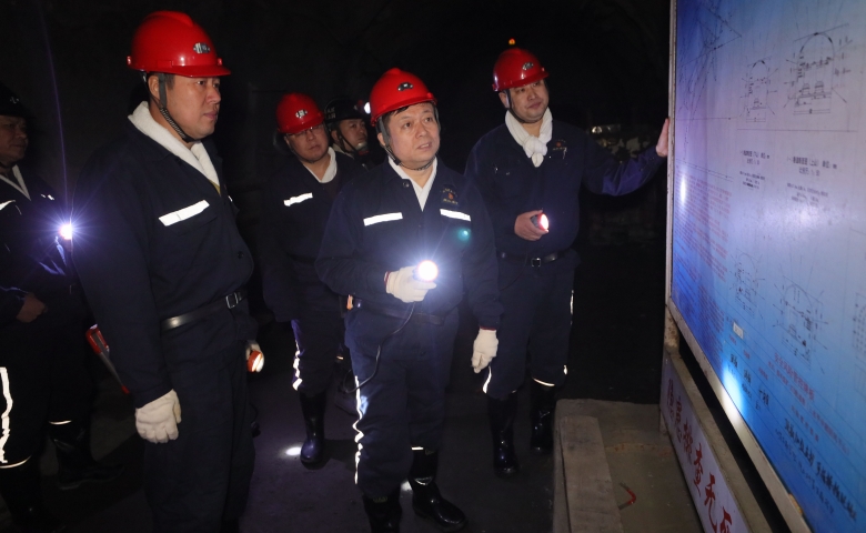 鲍衍胜到振兴煤矿、矿建处调研检查工作